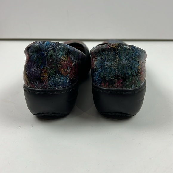 Volks Walkers Women's Slip on Floral Loafers - Picture 2 of 12